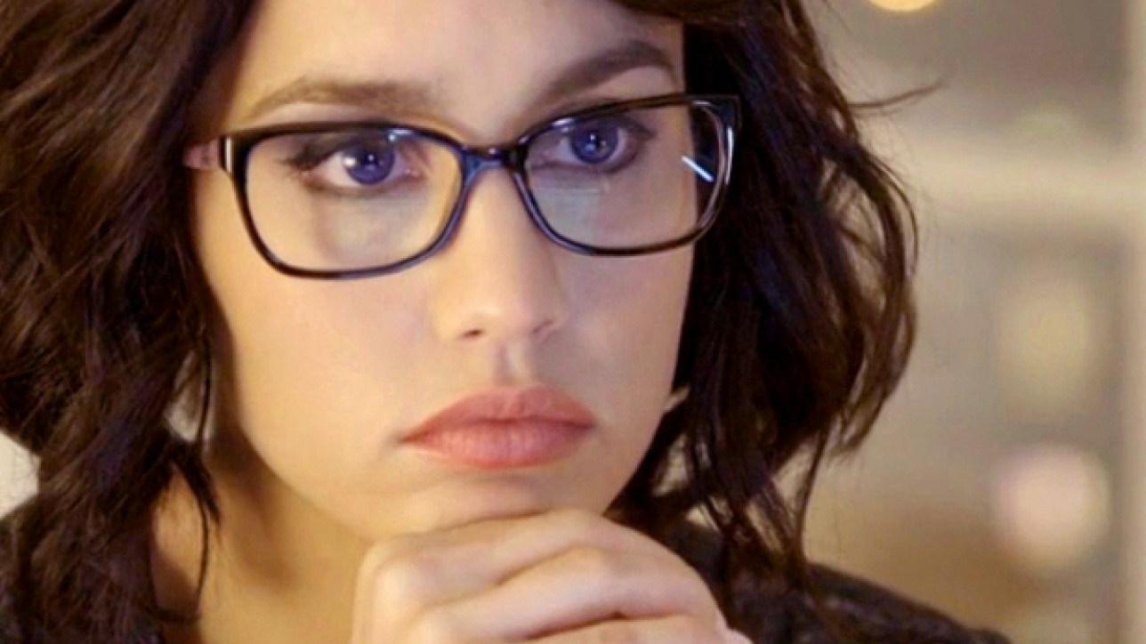 Megan Montaner / Sin identidad